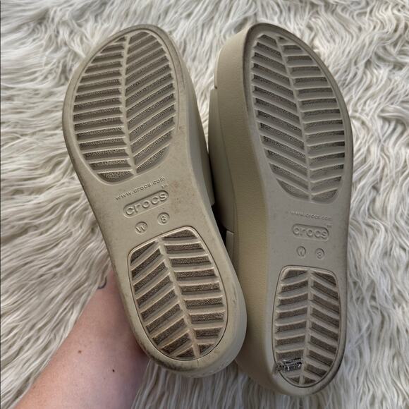 Crocs Brooklyn Slide in Bone - Picture 5 of 12